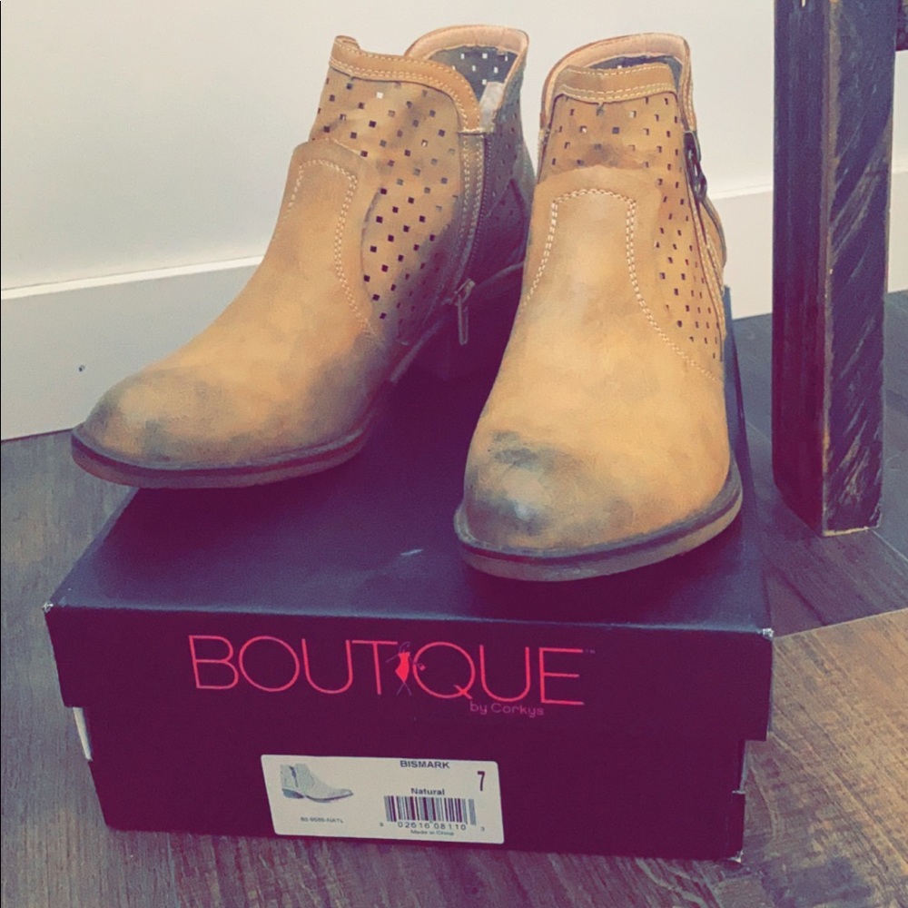 Boutique brand brand new leather booties